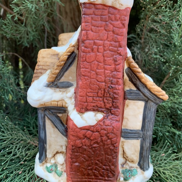 Vintage Christmas Cottage - Picture 5 of 14